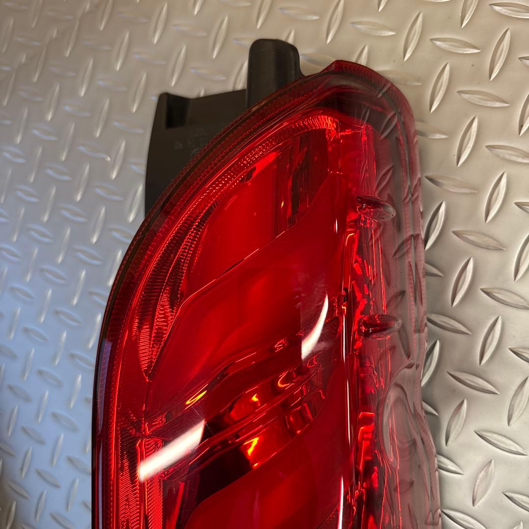 【美品】ハイエース JEWEL LEDテールランプ TT200HUS-RC-1