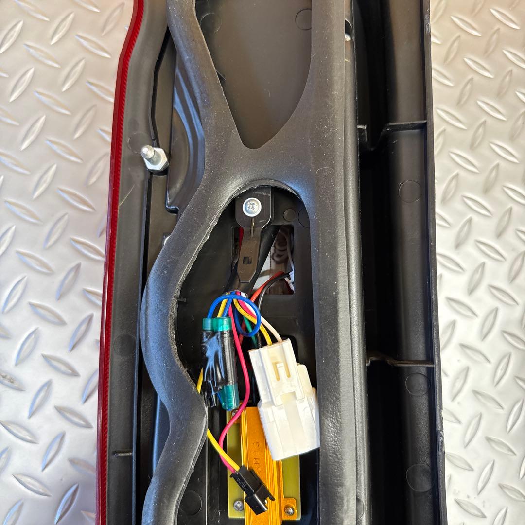 【美品】ハイエース JEWEL LEDテールランプ TT200HUS-RC-1