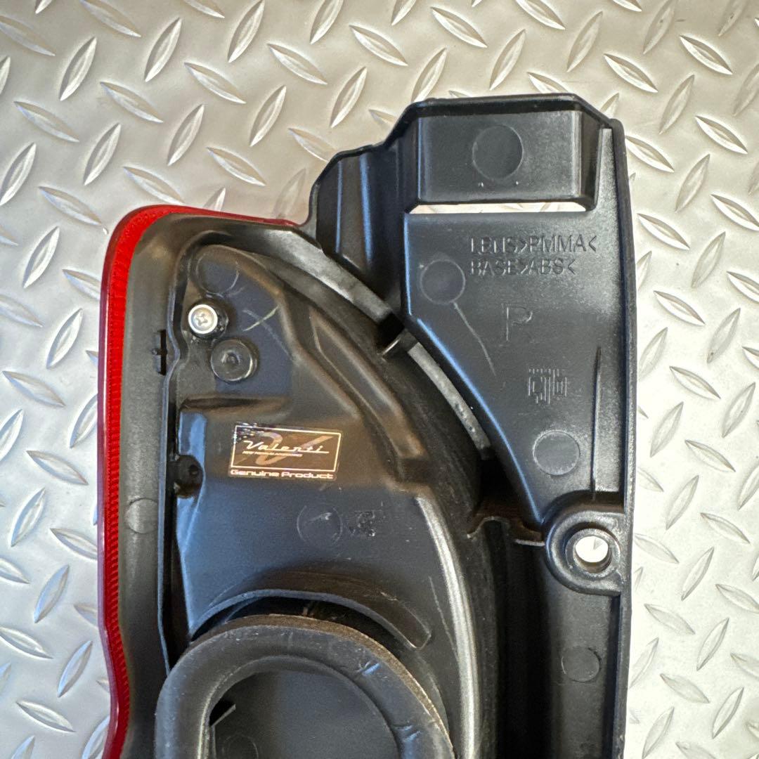 【美品】ハイエース JEWEL LEDテールランプ TT200HUS-RC-1