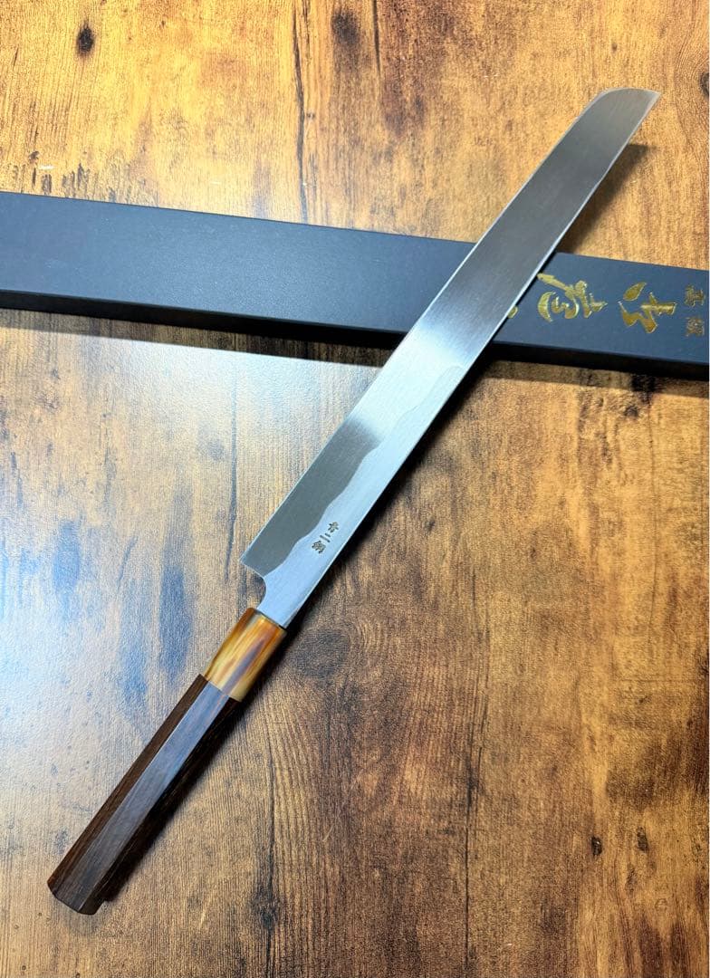 森本光一作　蛸引 先丸　青二鋼 紋鍛錬 尺　紫檀白水牛八角柄