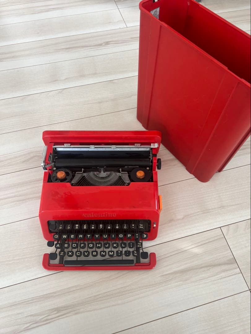 Olivetti Valentine オリベッティ バレンタイン タイプライター