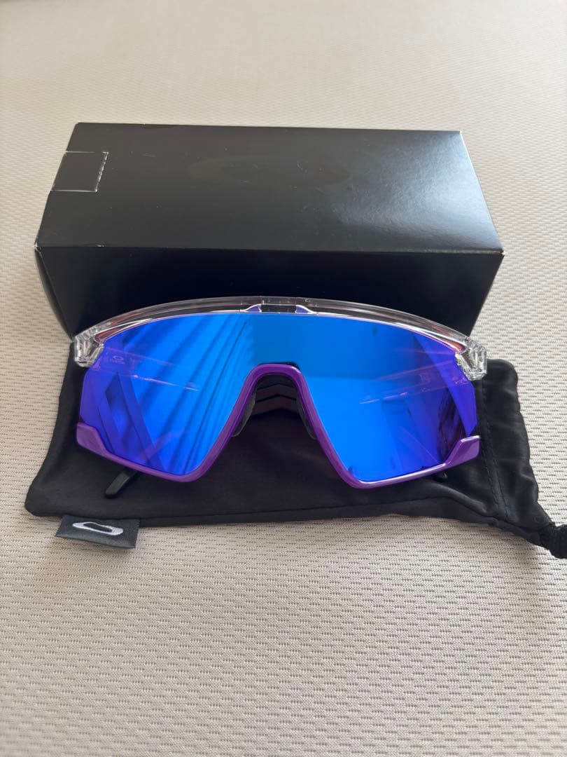 Oakley スポーツサングラス 青紫 レンズ