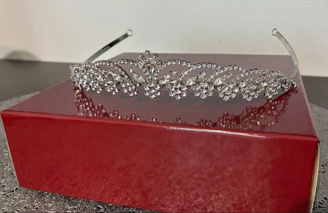 ABISTE ティアラ　ワタベウェディング