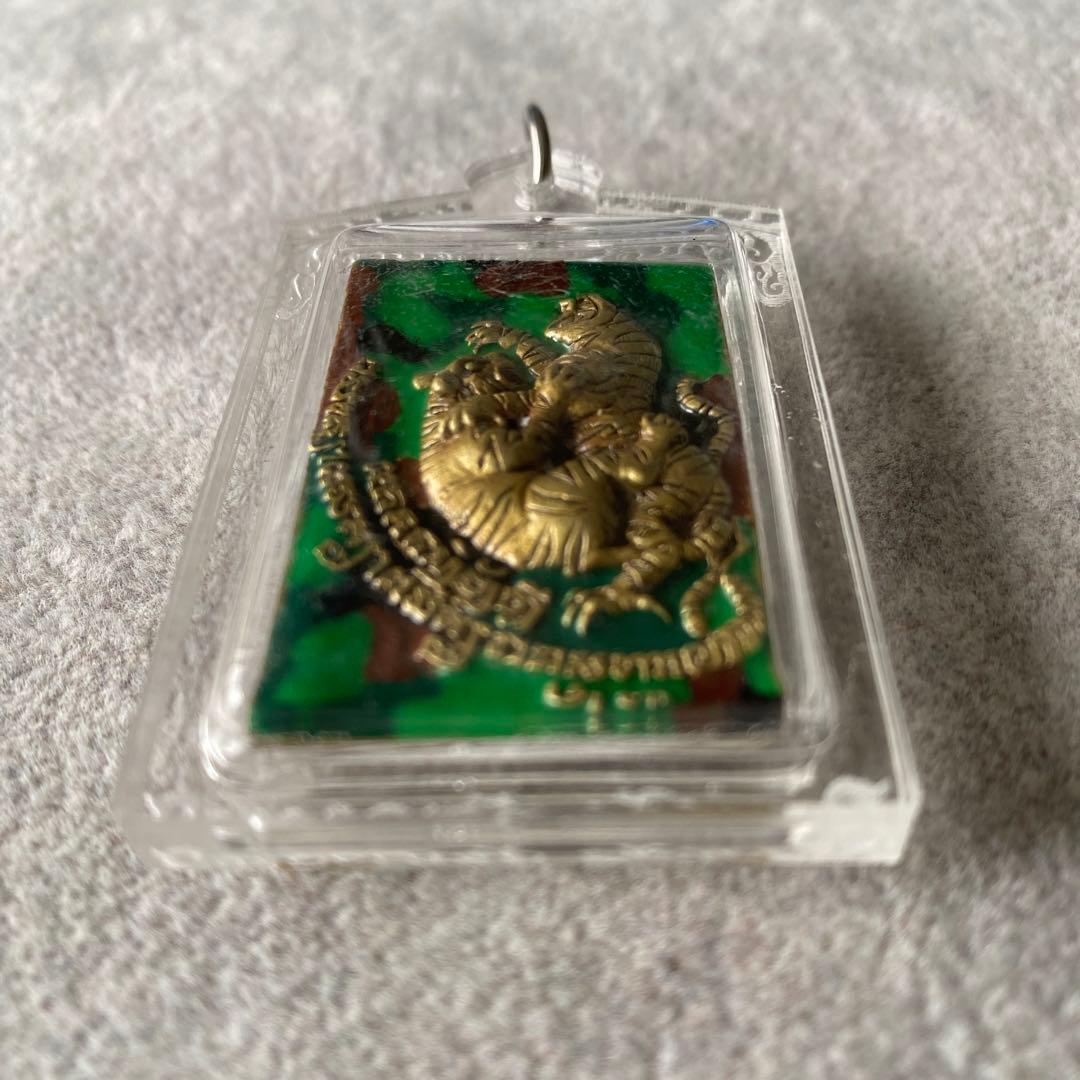 プラクルアン ソムデット・パヤスア 高僧と虎の力 総合運 守護 危険回避 御守り