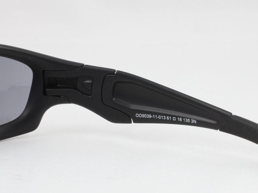 オークリー OO9039-11-013 ストレートジャケット サングラス io