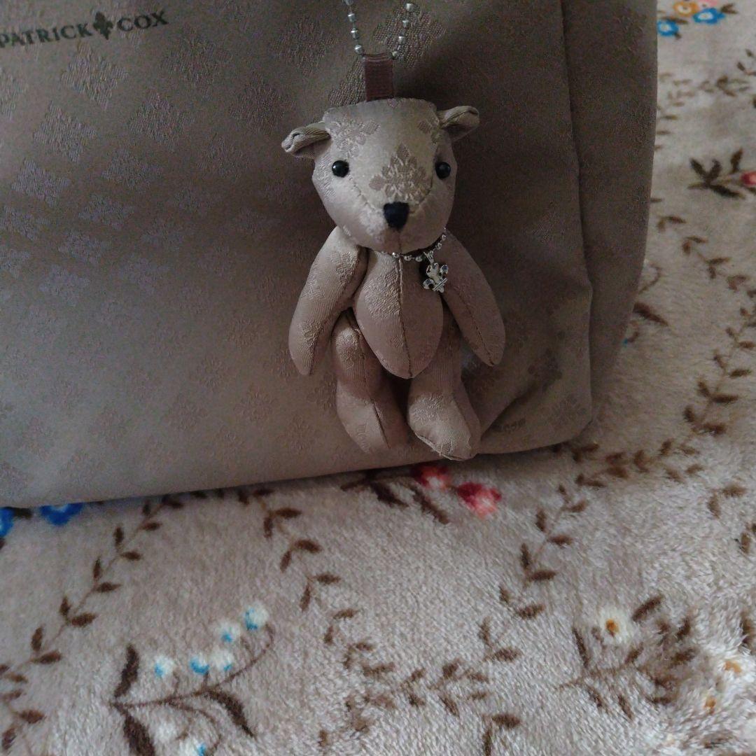 PATRICK COX テディベアチャーム付きショルダーバッグ