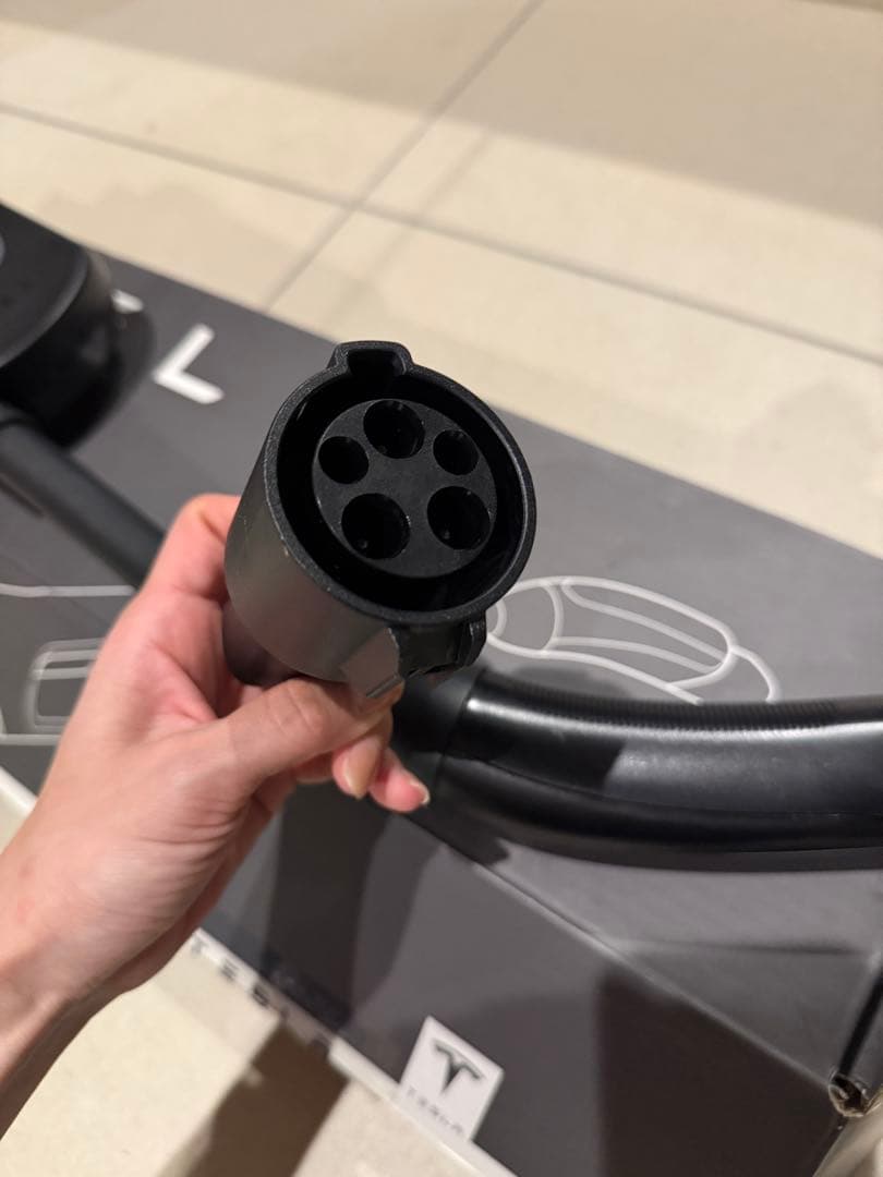 テスラチャデモアダプター CHAdeMO Tesla（国内正規品）