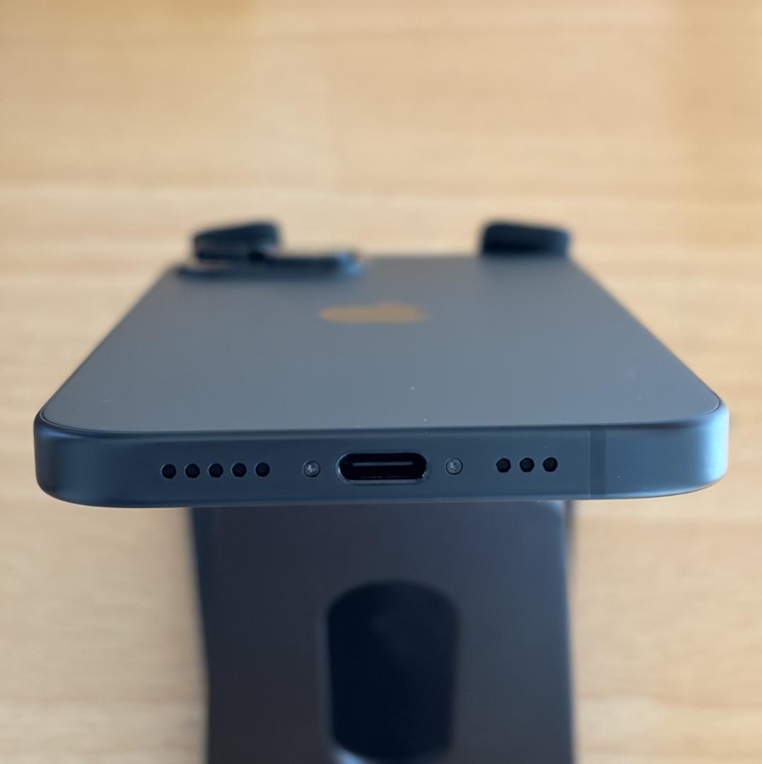 iPhone15ブラック128GB　純正バッテリー容量残97%です！