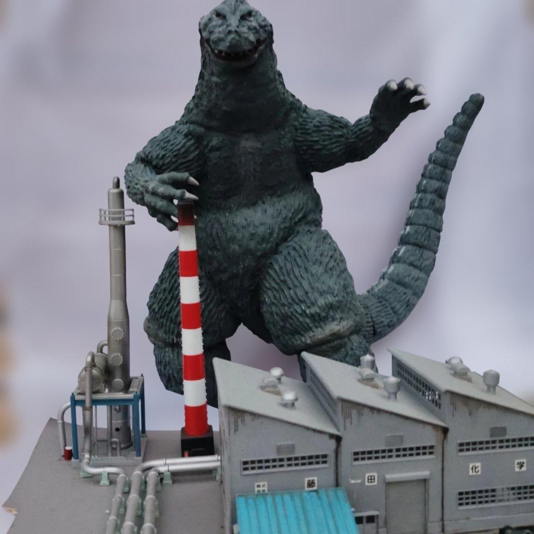 イノウエアーツＮATOキンゴジ。組み立て塗装済。ジオラマ付き！