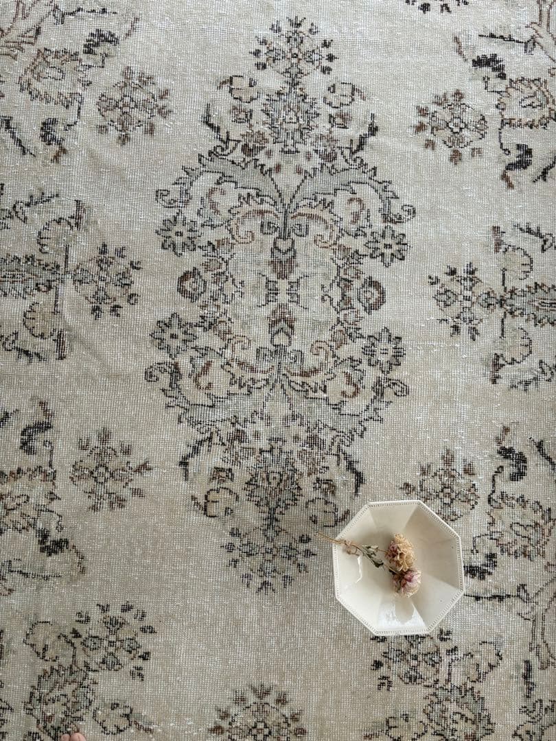 ヴィンテージラグ　ベージュオーバーダイ　ボタニカルフローラル　トルコ　雅姫さん