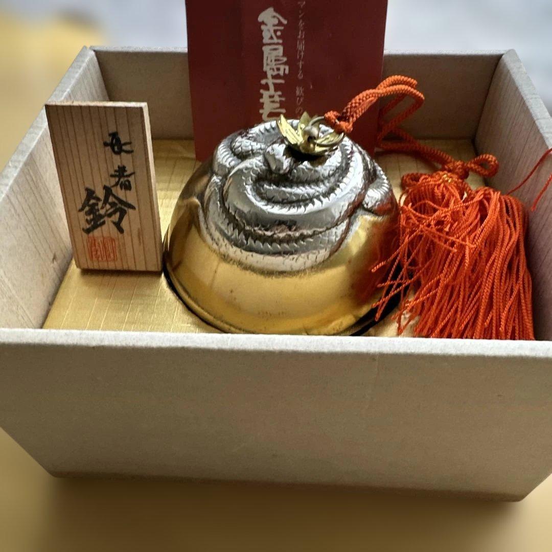 ドラゴンモチーフの鈴
